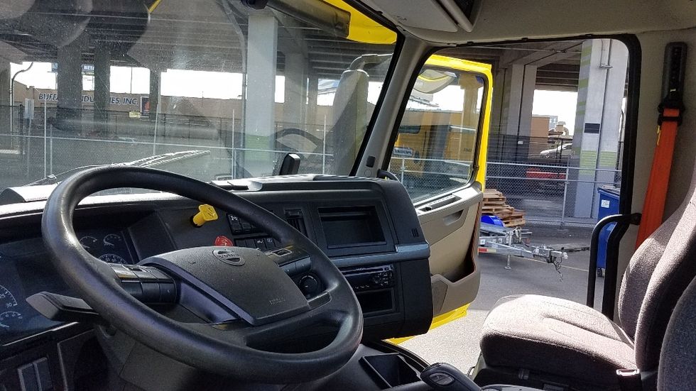 Day Cab Tractor-Heavy Duty Tractors-Volvo-2021-VNR64300-Seattle-WA-476,074\n\t\tmiles-$ 40,500 - Image 10
