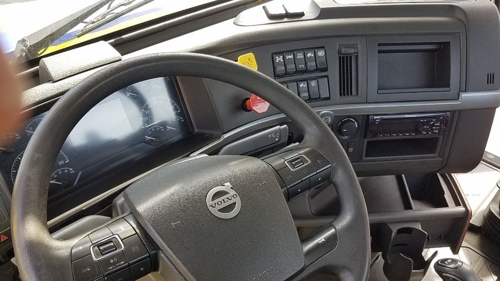Day Cab Tractor-Heavy Duty Tractors-Volvo-2021-VNR64300-Seattle-WA-476,074\n\t\tmiles-$ 40,500 - Image 11