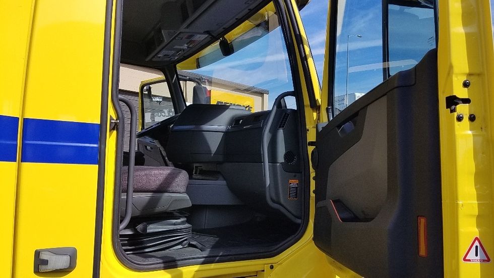 Day Cab Tractor-Heavy Duty Tractors-Volvo-2021-VNR64300-Seattle-WA-476,074\n\t\tmiles-$ 40,500 - Image 12