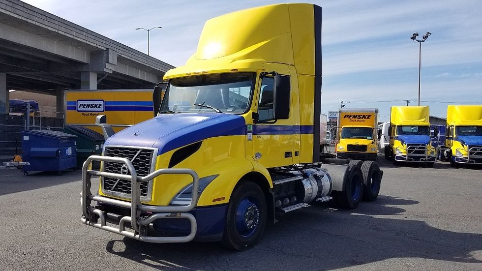 Day Cab Tractor-Heavy Duty Tractors-Volvo-2021-VNR64300-Seattle-WA-476,074\n\t\tmiles-$ 40,500 - Image 3