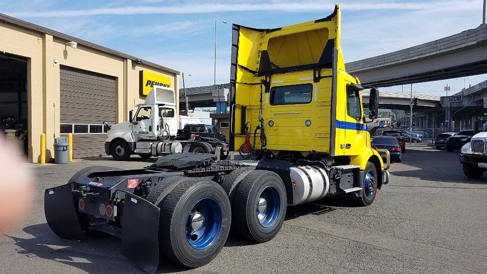 Day Cab Tractor-Heavy Duty Tractors-Volvo-2021-VNR64300-Seattle-WA-476,074\n\t\tmiles-$ 40,500 - Image 7