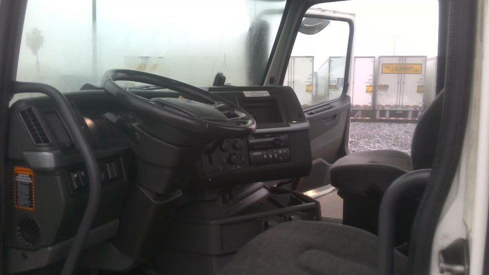 Day Cab Tractor-Heavy Duty Tractors-Volvo-2021-VNR64300-Stockton-CA-539,077\n\t\tmiles-$ 38,000 - Image 10