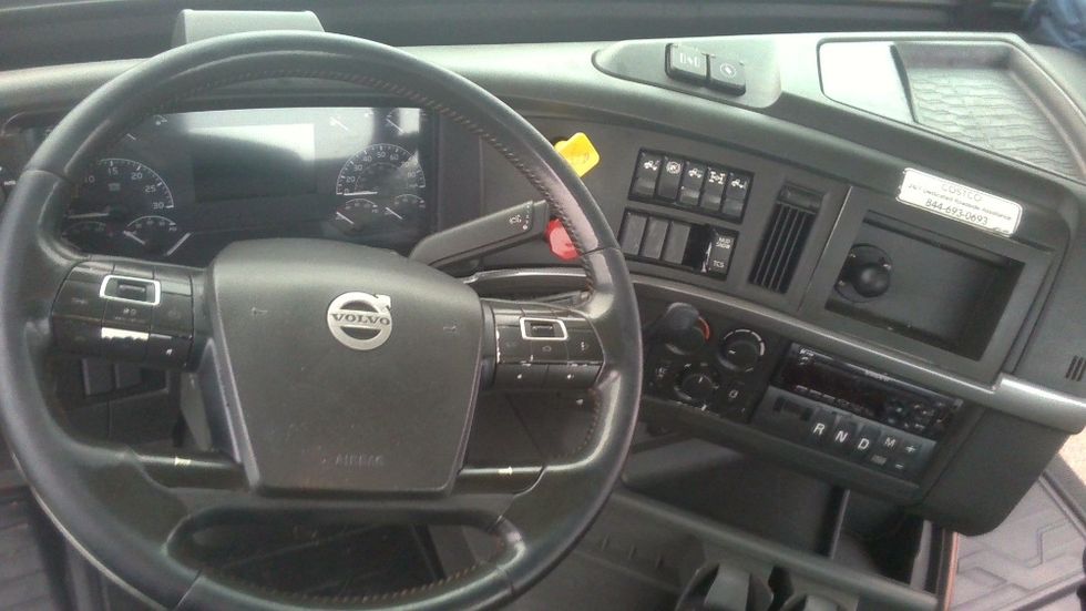 Day Cab Tractor-Heavy Duty Tractors-Volvo-2021-VNR64300-Stockton-CA-539,077\n\t\tmiles-$ 38,000 - Image 11