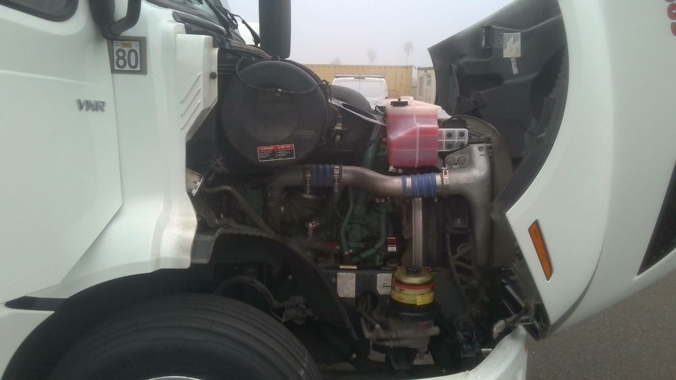 Day Cab Tractor-Heavy Duty Tractors-Volvo-2021-VNR64300-Stockton-CA-539,077\n\t\tmiles-$ 38,000 - Image 15