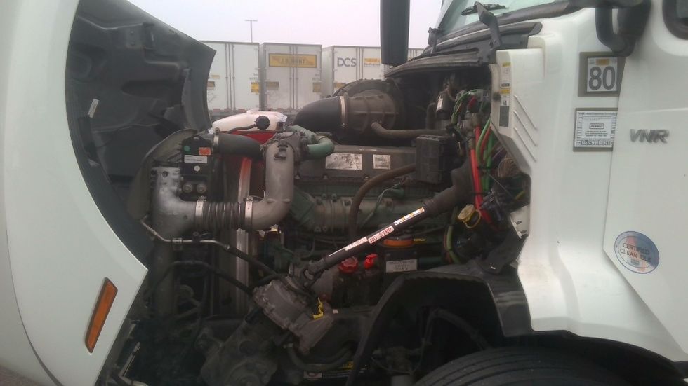 Day Cab Tractor-Heavy Duty Tractors-Volvo-2021-VNR64300-Stockton-CA-539,077\n\t\tmiles-$ 38,000 - Image 16