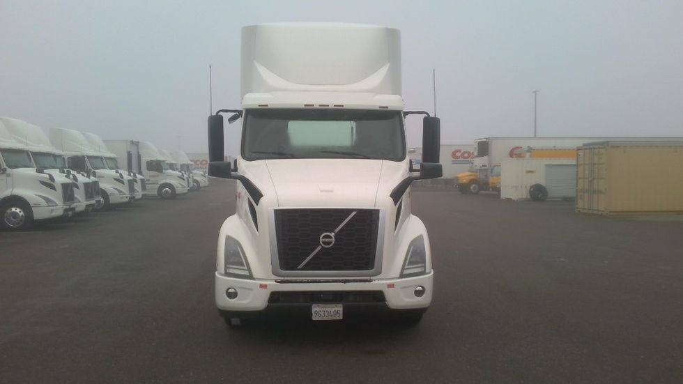Day Cab Tractor-Heavy Duty Tractors-Volvo-2021-VNR64300-Stockton-CA-539,077\n\t\tmiles-$ 38,000 - Image 2