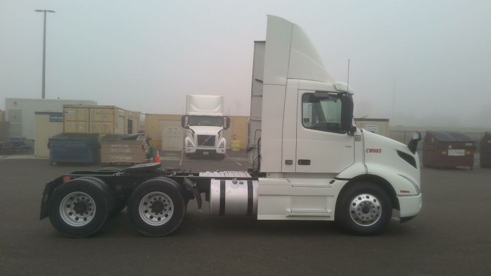 Day Cab Tractor-Heavy Duty Tractors-Volvo-2021-VNR64300-Stockton-CA-539,077\n\t\tmiles-$ 38,000 - Image 8
