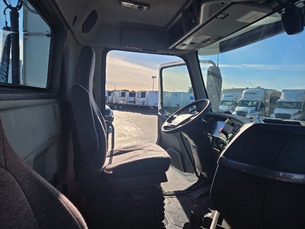 Day Cab Tractor-Heavy Duty Tractors-Volvo-2021-VNR64300-Stockton-CA-559,884\n\t\tmiles-$ 52,500 - Image 14