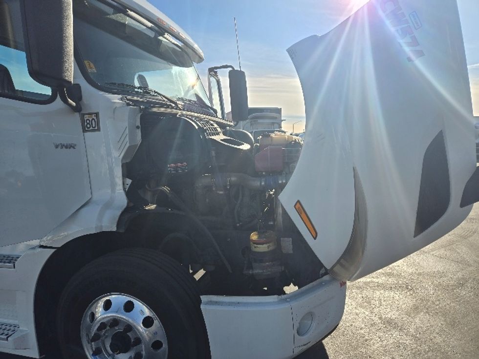 Day Cab Tractor-Heavy Duty Tractors-Volvo-2021-VNR64300-Stockton-CA-559,884\n\t\tmiles-$ 52,500 - Image 15