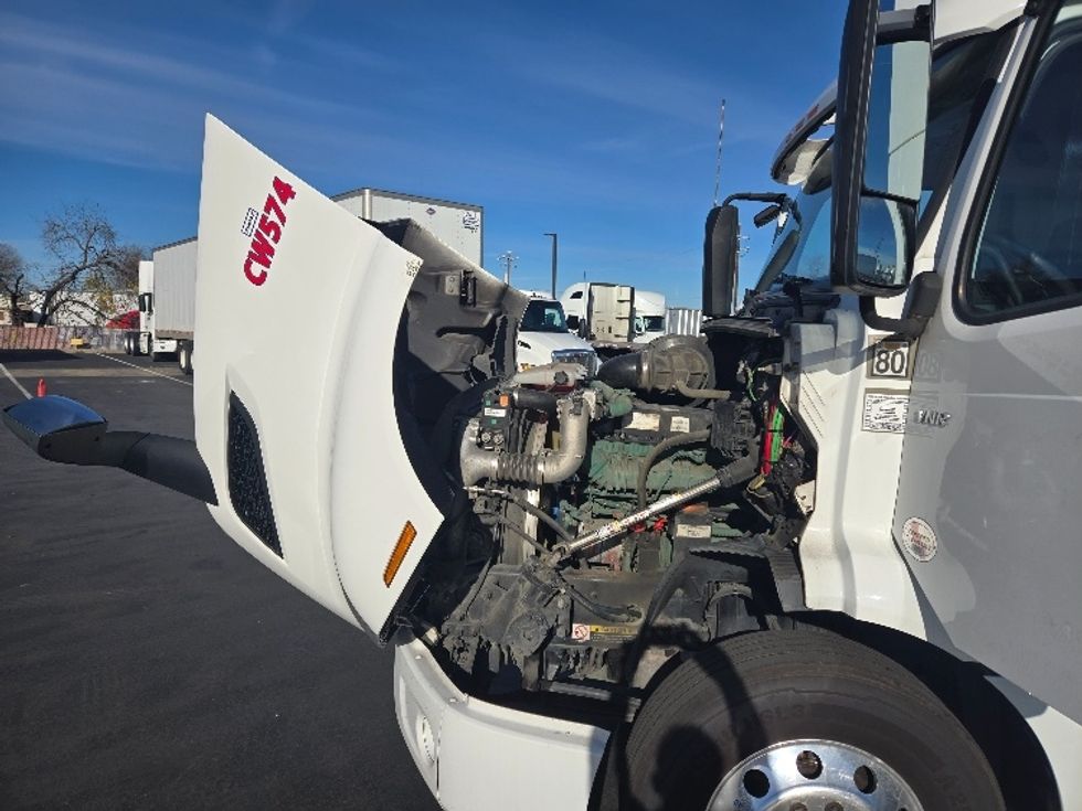 Day Cab Tractor-Heavy Duty Tractors-Volvo-2021-VNR64300-Stockton-CA-559,884\n\t\tmiles-$ 52,500 - Image 16