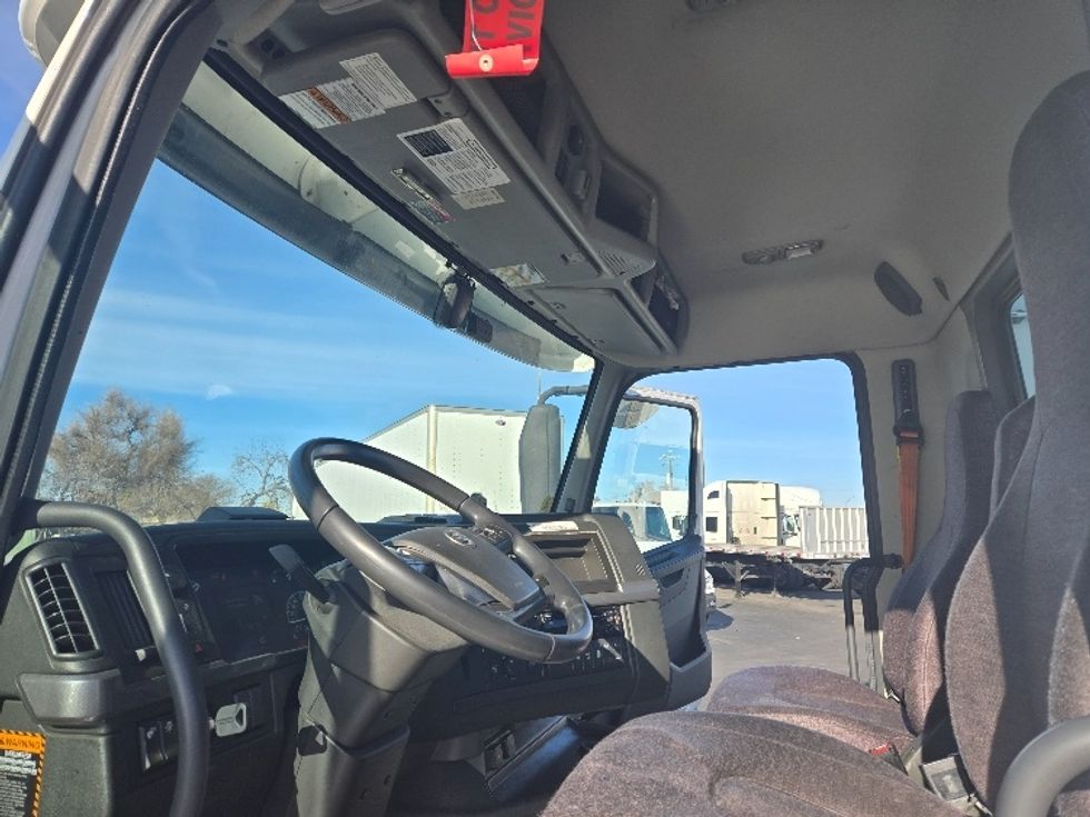 Day Cab Tractor-Heavy Duty Tractors-Volvo-2021-VNR64300-Stockton-CA-559,884\n\t\tmiles-$ 52,500 - Image 9