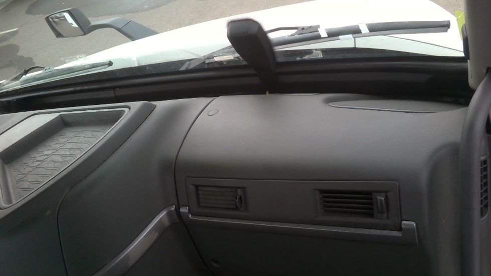 Day Cab Tractor-Heavy Duty Tractors-Volvo-2021-VNR64300-Stockton-CA-570,672\n\t\tmiles-$ 34,500 - Image 12