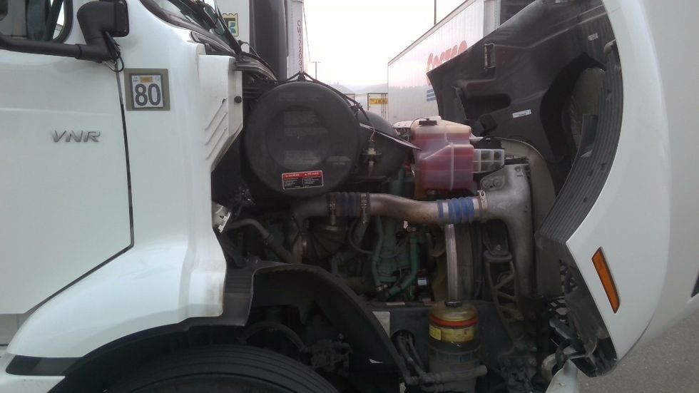 Day Cab Tractor-Heavy Duty Tractors-Volvo-2021-VNR64300-Stockton-CA-570,672\n\t\tmiles-$ 34,500 - Image 14