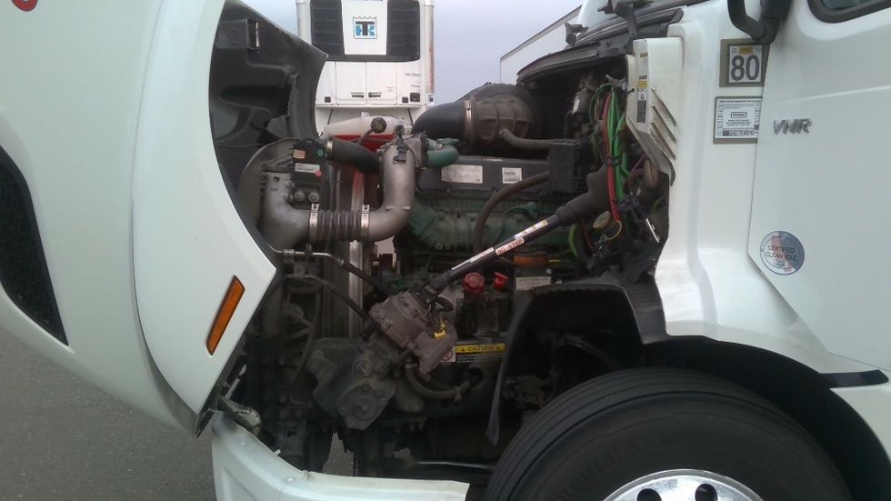 Day Cab Tractor-Heavy Duty Tractors-Volvo-2021-VNR64300-Stockton-CA-570,672\n\t\tmiles-$ 34,500 - Image 15