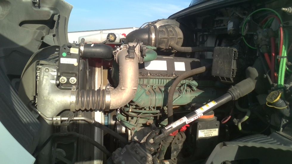 Day Cab Tractor-Heavy Duty Tractors-Volvo-2021-VNR64300-Stockton-CA-592,000\n\t\tmiles-$ 33,250 - Image 15