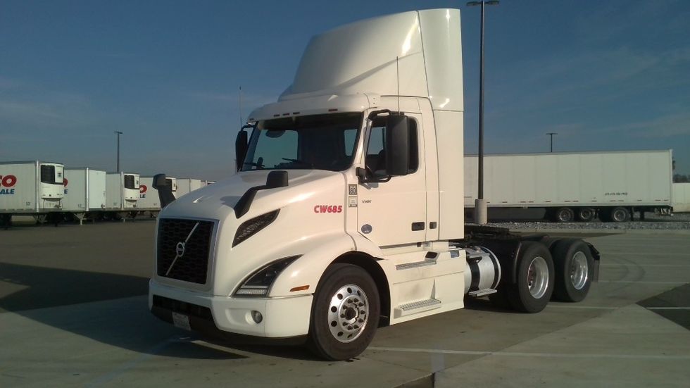 Day Cab Tractor-Heavy Duty Tractors-Volvo-2021-VNR64300-Stockton-CA-592,000\n\t\tmiles-$ 33,250 - Image 3