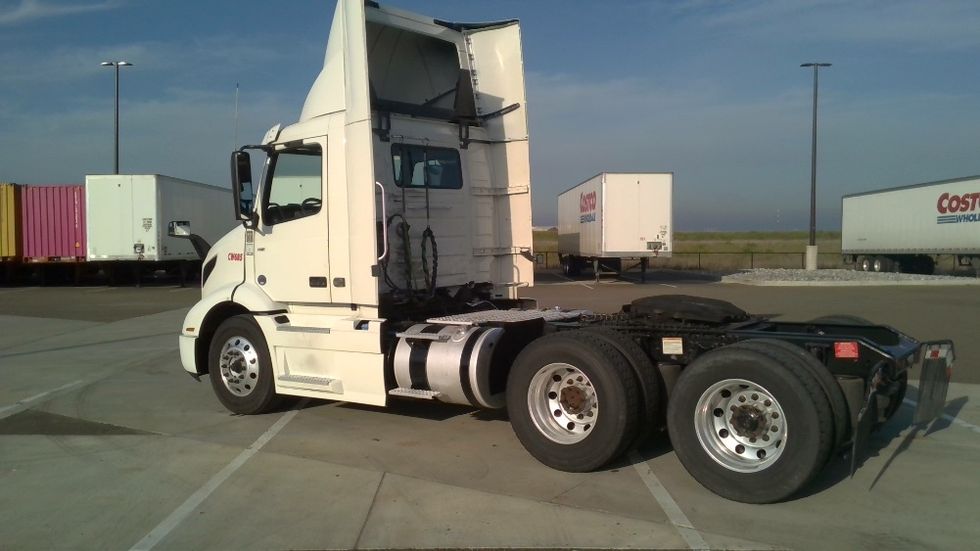 Day Cab Tractor-Heavy Duty Tractors-Volvo-2021-VNR64300-Stockton-CA-592,000\n\t\tmiles-$ 33,250 - Image 5