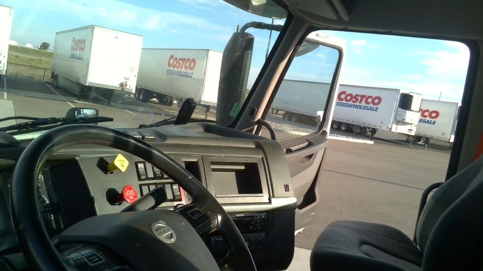 Day Cab Tractor-Heavy Duty Tractors-Volvo-2021-VNR64300-Stockton-CA-600,283\n\t\tmiles-$ 32,500 - Image 10