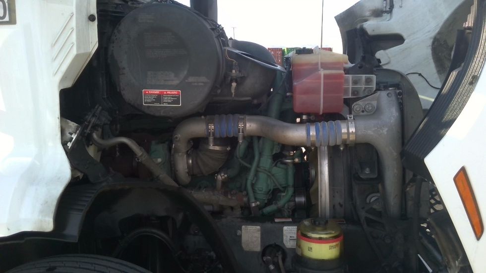 Day Cab Tractor-Heavy Duty Tractors-Volvo-2021-VNR64300-Stockton-CA-600,283\n\t\tmiles-$ 32,500 - Image 15