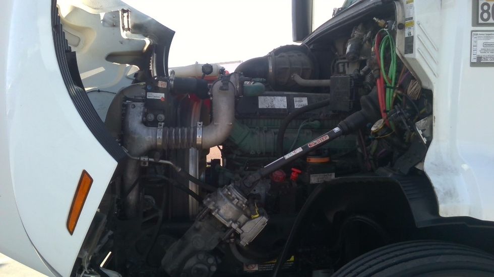 Day Cab Tractor-Heavy Duty Tractors-Volvo-2021-VNR64300-Stockton-CA-600,283\n\t\tmiles-$ 32,500 - Image 16