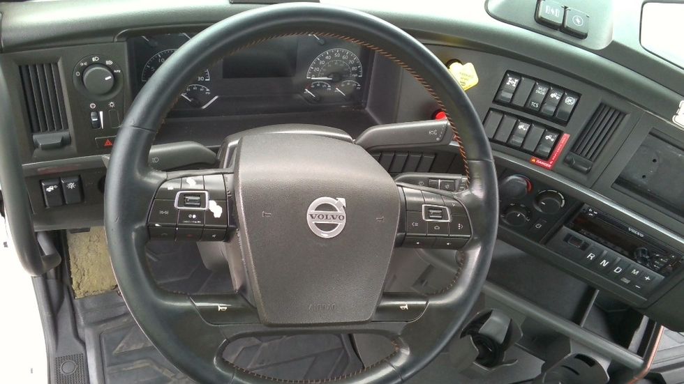 Day Cab Tractor-Heavy Duty Tractors-Volvo-2021-VNR64300-Stockton-CA-615,342\n\t\tmiles-$ 30,000 - Image 11