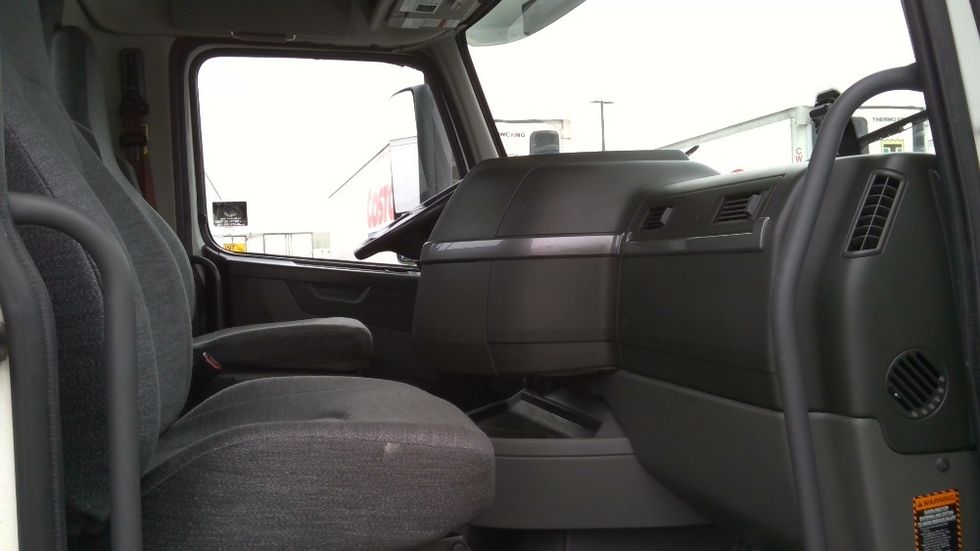 Day Cab Tractor-Heavy Duty Tractors-Volvo-2021-VNR64300-Stockton-CA-615,342\n\t\tmiles-$ 30,000 - Image 12