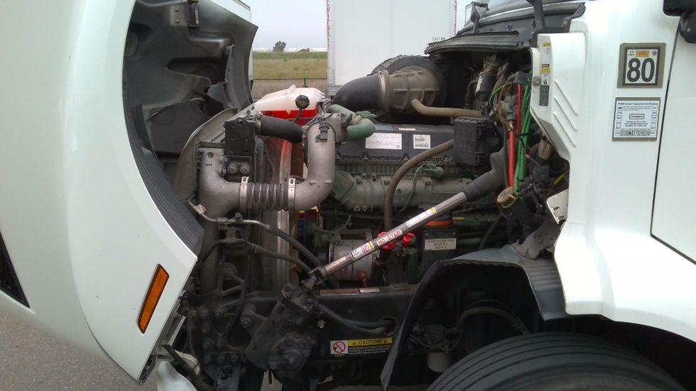 Day Cab Tractor-Heavy Duty Tractors-Volvo-2021-VNR64300-Stockton-CA-615,342\n\t\tmiles-$ 30,000 - Image 16