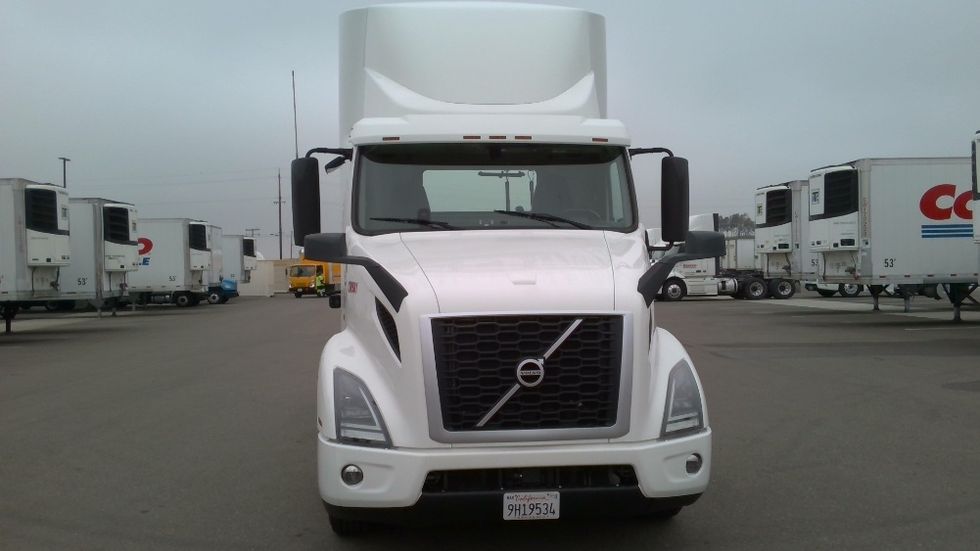 Day Cab Tractor-Heavy Duty Tractors-Volvo-2021-VNR64300-Stockton-CA-615,342\n\t\tmiles-$ 30,000 - Image 2