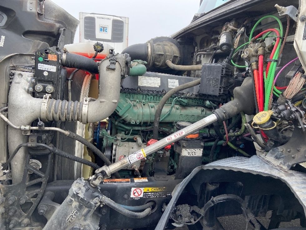 Day Cab Tractor-Heavy Duty Tractors-Volvo-2021-VNR64300-Stockton-CA-633,446\n\t\tmiles-$ 29,000 - Image 16