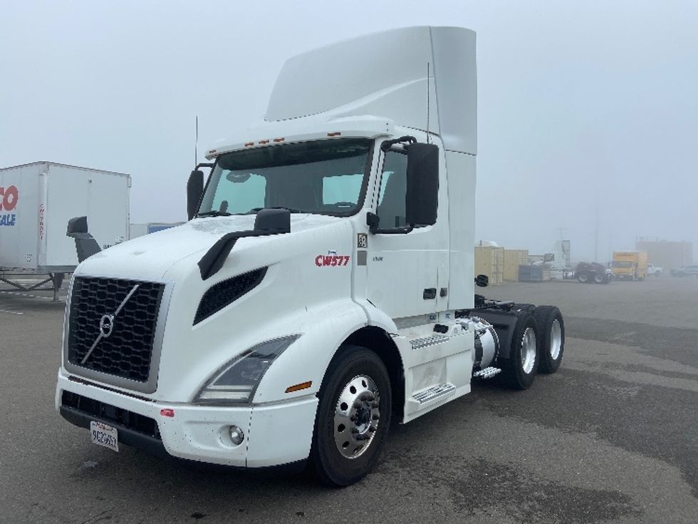 Day Cab Tractor-Heavy Duty Tractors-Volvo-2021-VNR64300-Stockton-CA-633,446\n\t\tmiles-$ 29,000 - Image 3