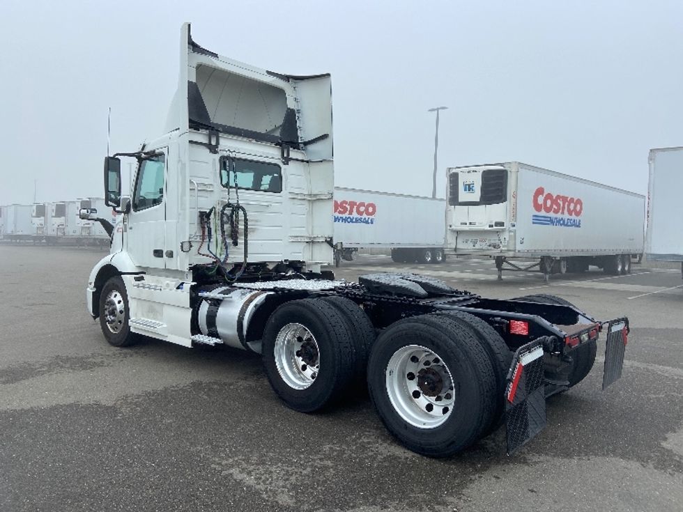 Day Cab Tractor-Heavy Duty Tractors-Volvo-2021-VNR64300-Stockton-CA-633,446\n\t\tmiles-$ 29,000 - Image 5