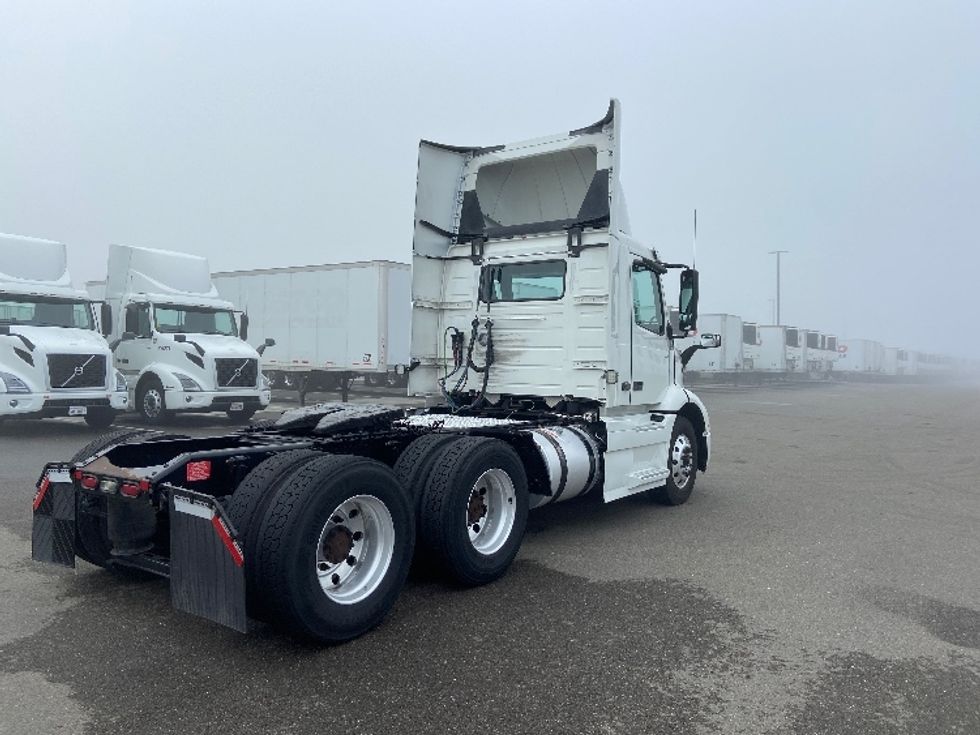 Day Cab Tractor-Heavy Duty Tractors-Volvo-2021-VNR64300-Stockton-CA-633,446\n\t\tmiles-$ 29,000 - Image 7