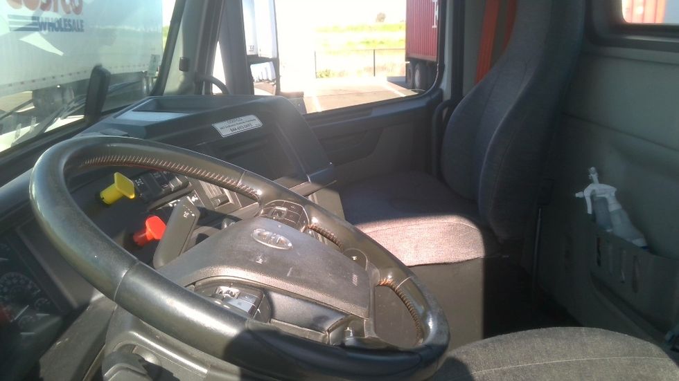 Day Cab Tractor-Heavy Duty Tractors-Volvo-2021-VNR64300-Stockton-CA-637,275\n\t\tmiles-$ 29,000 - Image 10