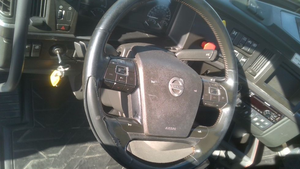 Day Cab Tractor-Heavy Duty Tractors-Volvo-2021-VNR64300-Stockton-CA-637,275\n\t\tmiles-$ 29,000 - Image 11