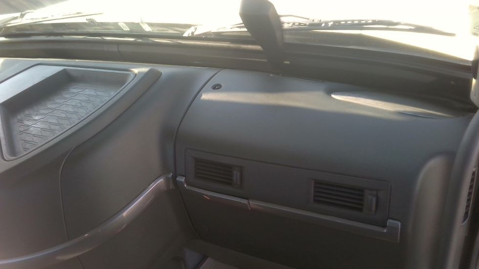 Day Cab Tractor-Heavy Duty Tractors-Volvo-2021-VNR64300-Stockton-CA-637,275\n\t\tmiles-$ 29,000 - Image 13