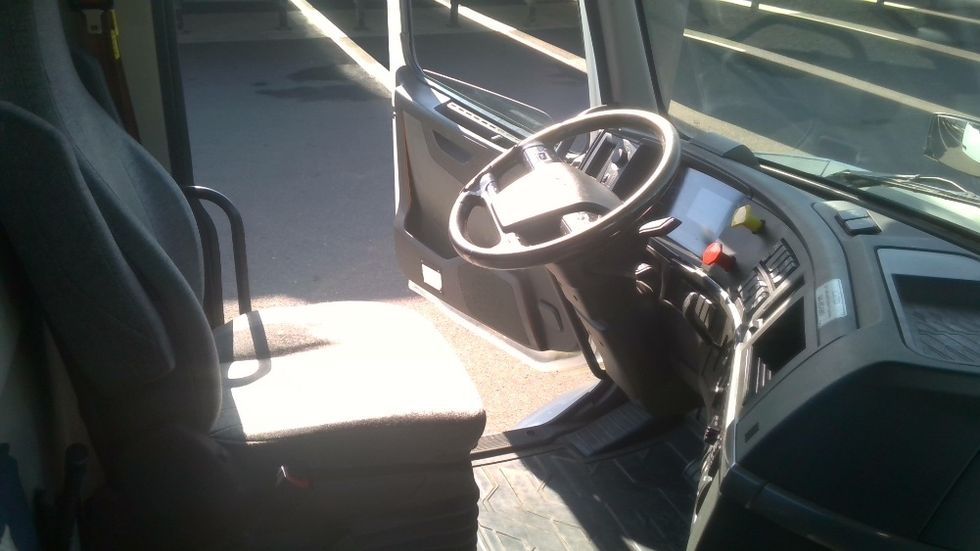 Day Cab Tractor-Heavy Duty Tractors-Volvo-2021-VNR64300-Stockton-CA-637,275\n\t\tmiles-$ 29,000 - Image 14