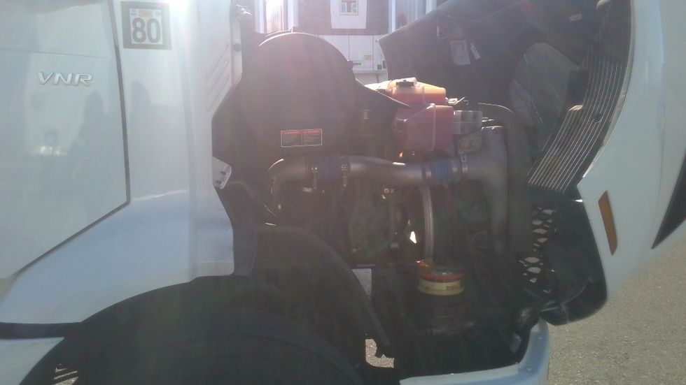 Day Cab Tractor-Heavy Duty Tractors-Volvo-2021-VNR64300-Stockton-CA-637,275\n\t\tmiles-$ 29,000 - Image 15