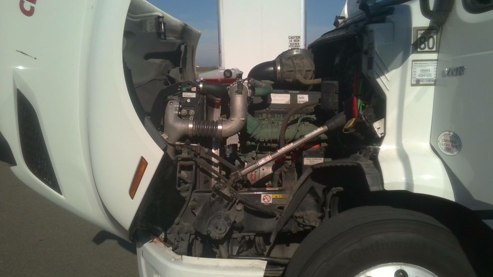 Day Cab Tractor-Heavy Duty Tractors-Volvo-2021-VNR64300-Stockton-CA-637,275\n\t\tmiles-$ 29,000 - Image 16