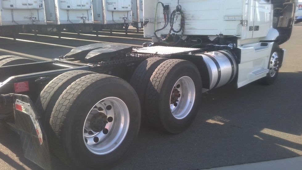 Day Cab Tractor-Heavy Duty Tractors-Volvo-2021-VNR64300-Stockton-CA-637,275\n\t\tmiles-$ 29,000 - Image 17