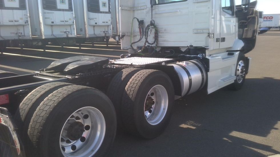 Day Cab Tractor-Heavy Duty Tractors-Volvo-2021-VNR64300-Stockton-CA-637,275\n\t\tmiles-$ 29,000 - Image 18