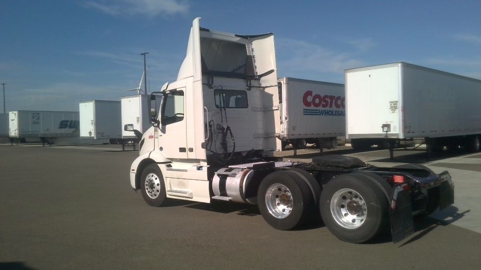 Day Cab Tractor-Heavy Duty Tractors-Volvo-2021-VNR64300-Stockton-CA-637,275\n\t\tmiles-$ 29,000 - Image 5