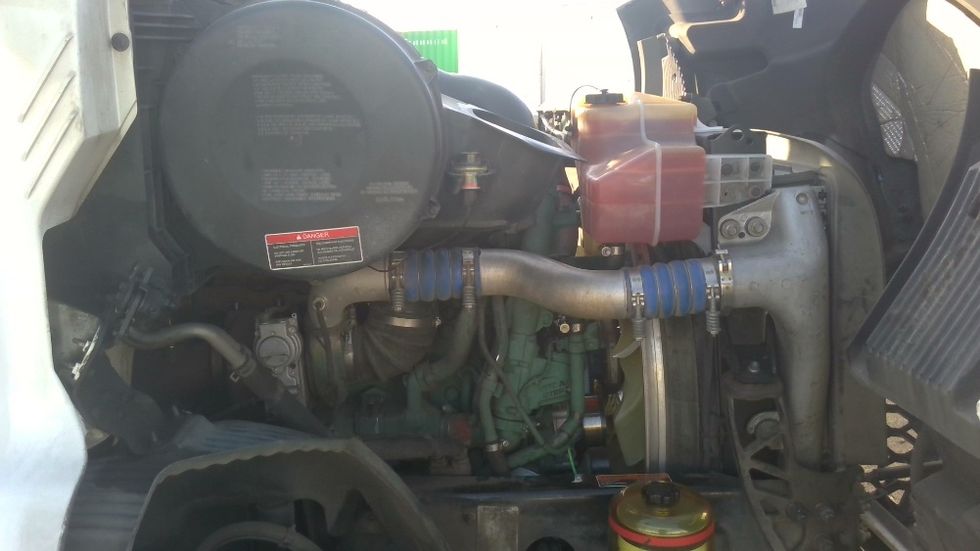 Day Cab Tractor-Heavy Duty Tractors-Volvo-2021-VNR64300-Stockton-CA-661,358\n\t\tmiles-$ 29,000 - Image 15