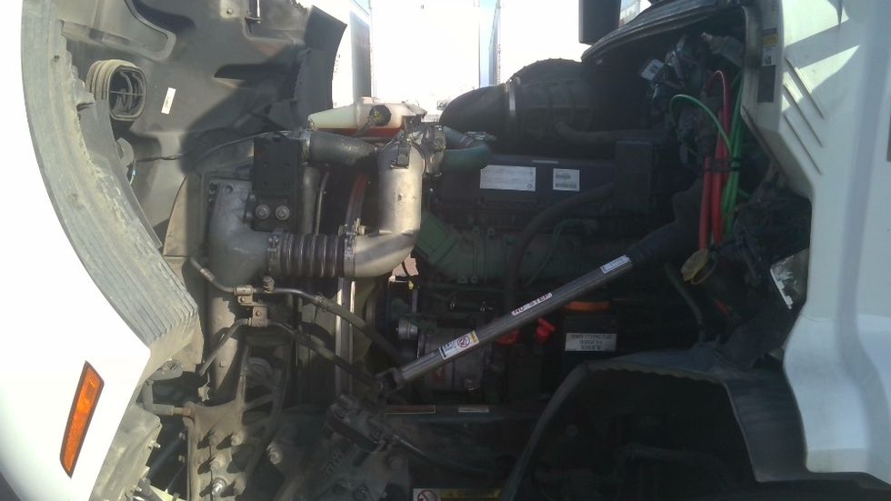 Day Cab Tractor-Heavy Duty Tractors-Volvo-2021-VNR64300-Stockton-CA-661,358\n\t\tmiles-$ 29,000 - Image 16