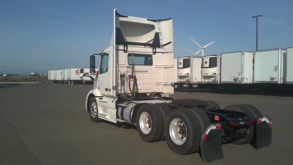 Day Cab Tractor-Heavy Duty Tractors-Volvo-2021-VNR64300-Stockton-CA-661,358\n\t\tmiles-$ 29,000 - Image 5
