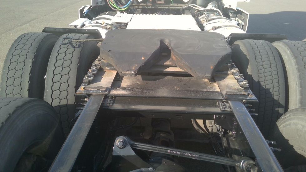 Day Cab Tractor-Heavy Duty Tractors-Volvo-2021-VNR64300-Stockton-CA-661,358\n\t\tmiles-$ 29,000 - Image 6