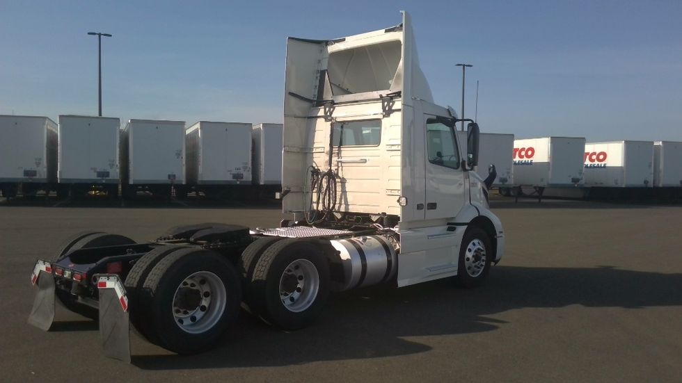 Day Cab Tractor-Heavy Duty Tractors-Volvo-2021-VNR64300-Stockton-CA-661,358\n\t\tmiles-$ 29,000 - Image 7