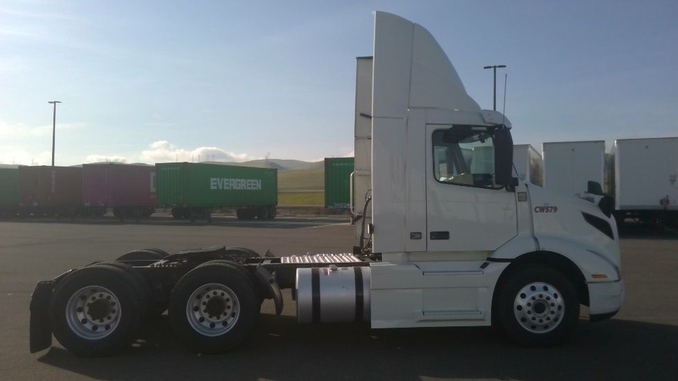 Day Cab Tractor-Heavy Duty Tractors-Volvo-2021-VNR64300-Stockton-CA-661,358\n\t\tmiles-$ 29,000 - Image 8