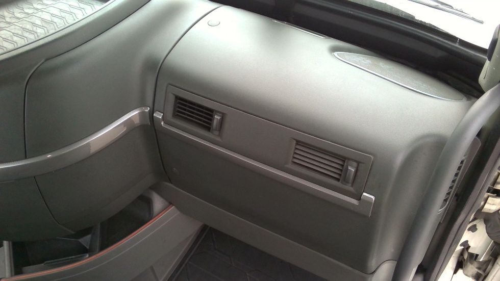 Day Cab Tractor-Heavy Duty Tractors-Volvo-2021-VNR64300-Stockton-CA-673,778\n\t\tmiles-$ 29,000 - Image 13