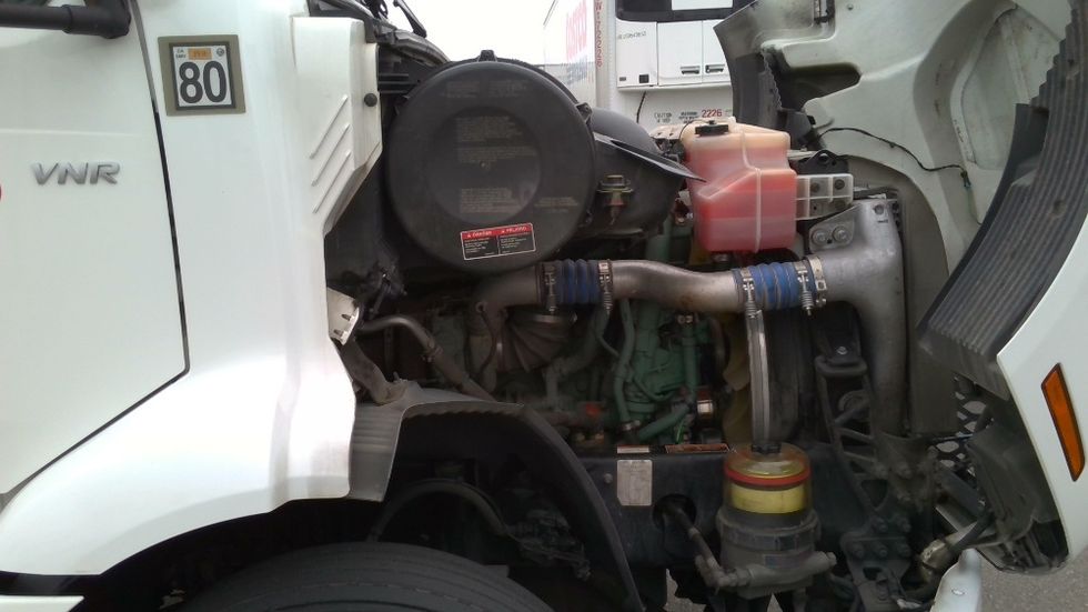 Day Cab Tractor-Heavy Duty Tractors-Volvo-2021-VNR64300-Stockton-CA-673,778\n\t\tmiles-$ 29,000 - Image 15