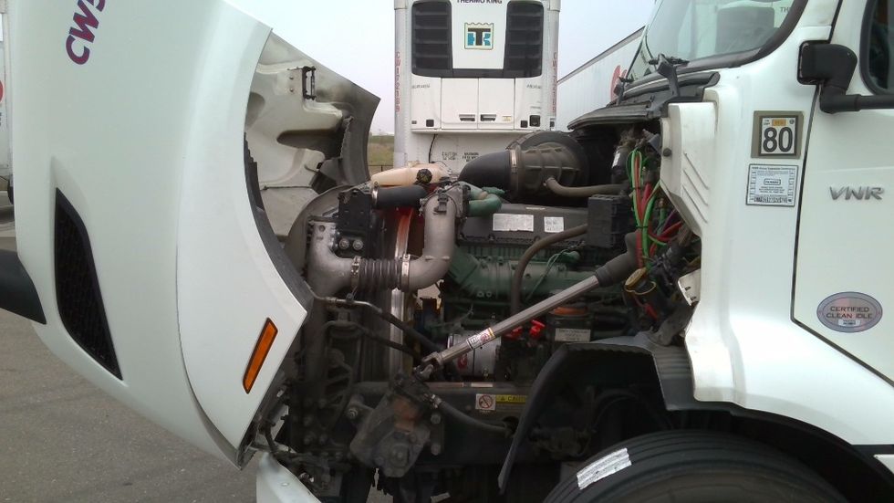 Day Cab Tractor-Heavy Duty Tractors-Volvo-2021-VNR64300-Stockton-CA-673,778\n\t\tmiles-$ 29,000 - Image 16